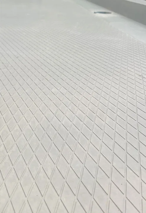 GIAN 1 groot ruitstructuur beton, anti-slip, structuur, profiel, trap, trapneus, bordes, galerij, balkon